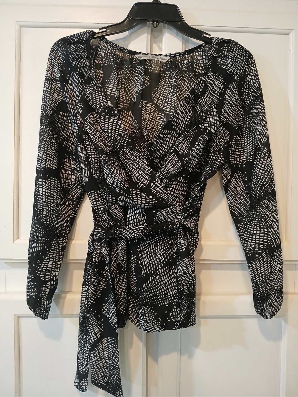 Signature By Larry Levine -black and white patterned wrap-style blouse S